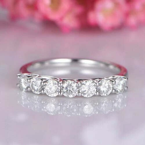 Обручальное кольцо из белого золота 14 карат с 7 камнями цирконий круглая огранка белое золото 1,20 карата - Изображение 1 из 4