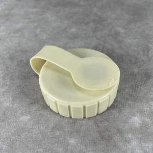 Rubbermaid Servin’ Saver 2 Quarts Drink Container Lid Replacement #2468 LID ONLY - Picture 1 of 4