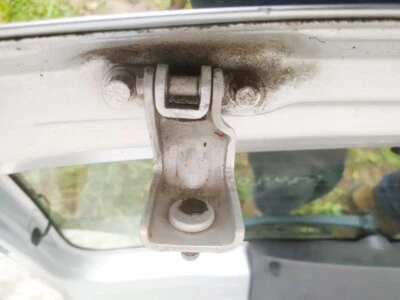 Bisagras capó trasero derecho Volkswagen Fox 2006 usadas, originales #1458095-91 Foto 1 de 4