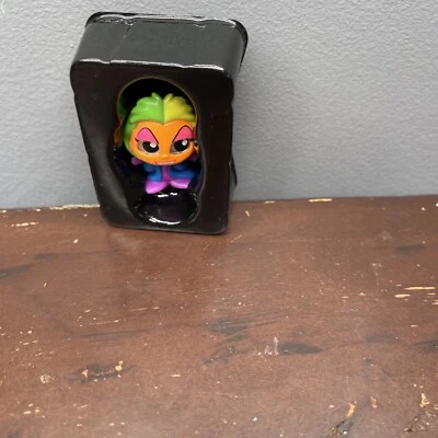 Disney Doorables - Villanos Luz Negra - Cruella de Ville Foto 1 de 2