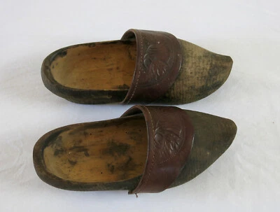 SABOT ANCIEN, ancienne paire de sabots, sabot bois et cuir, ART POPULAIRE . - Photo 1/4