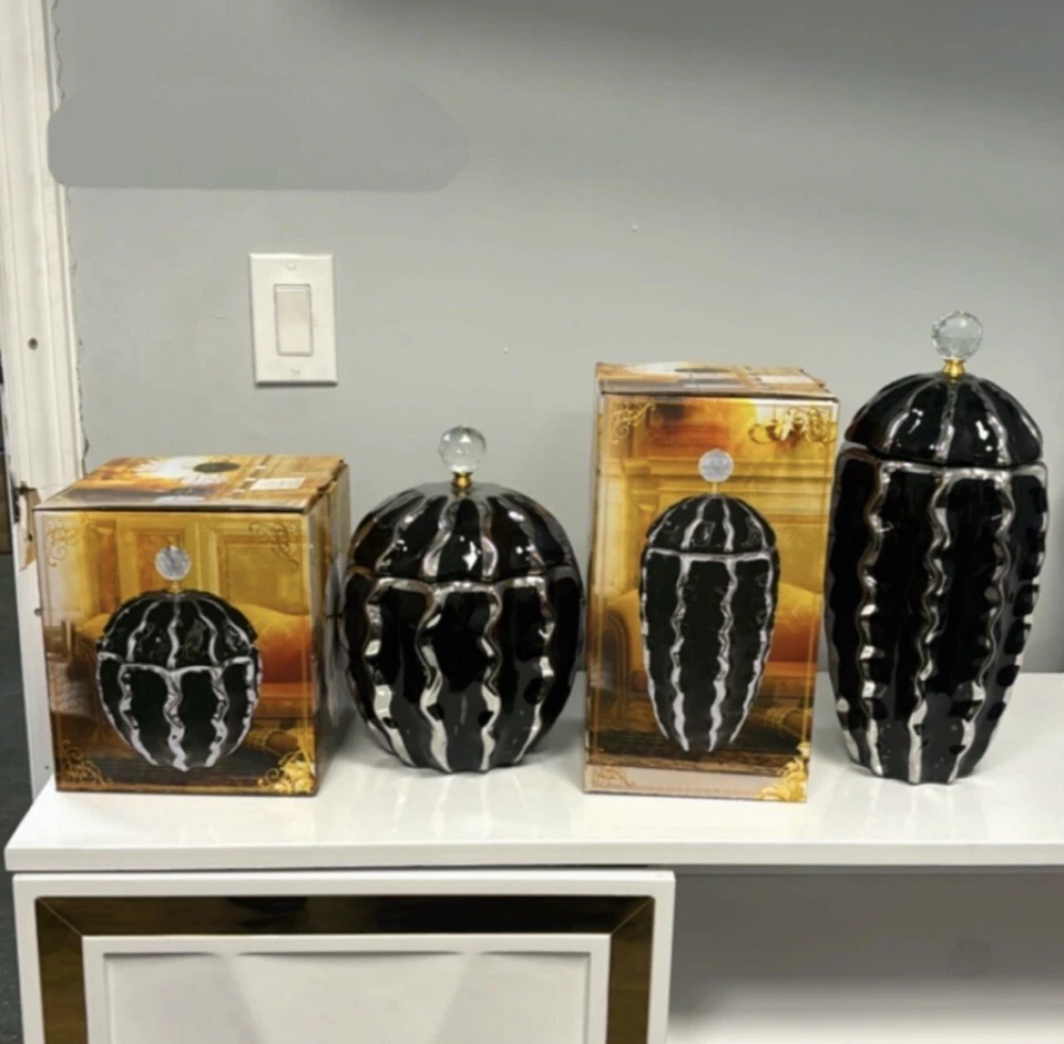 Elegante jarrón plateado y negro: una obra maestra atemporal conjunto de 3 multicolores Foto 1 de 1