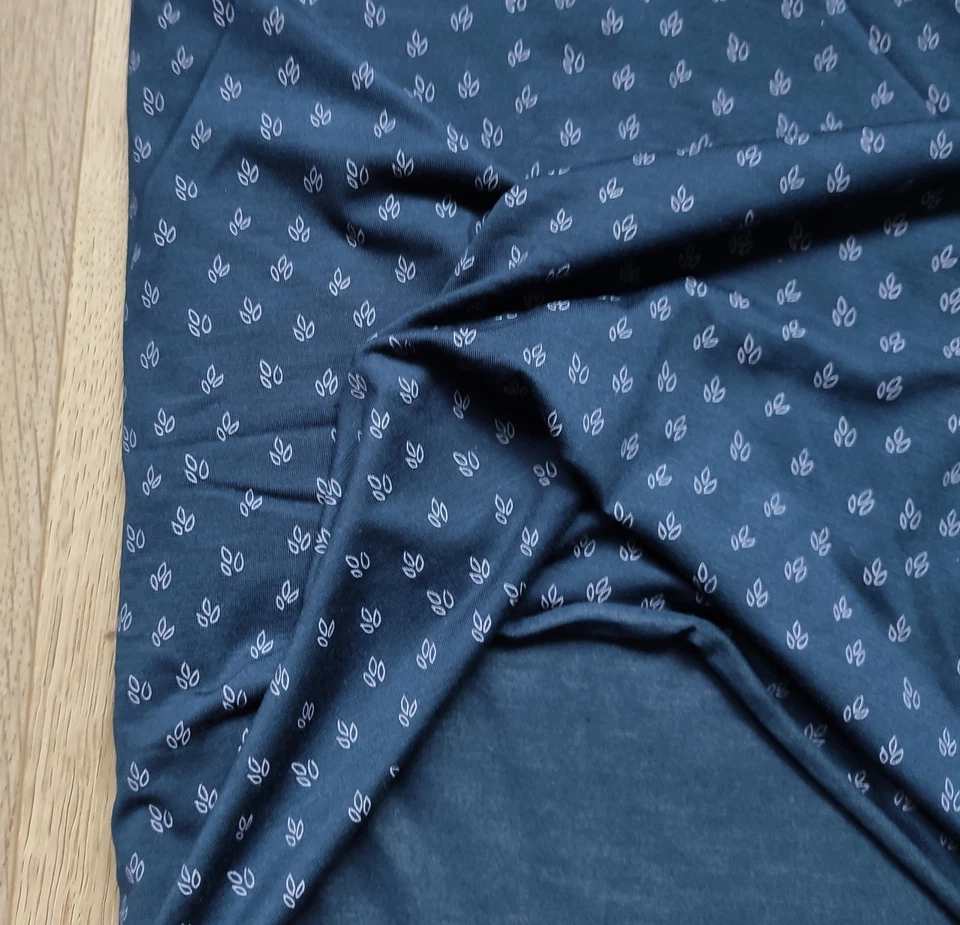 Modaljersey LILLESTOFF Blumen 1,50m blau - Bild 1 von 2