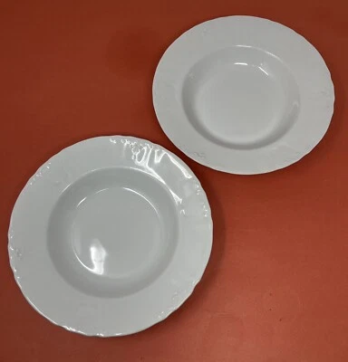 Johnson Brothers JB306 White Ironstone Rim Soup Bowls 9" Scalloped Set of 2 - Image 1 of 4