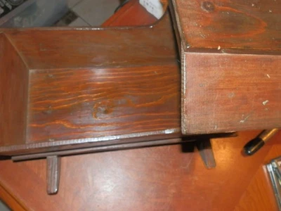 Muñeca de madera hecha a mano de 19" vintage cuna mecedora tiene grietas Foto 1 de 4