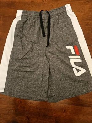 Спортивные шорты Fila для мальчиков серые с карманами размер L 14/16 - Изображение 1 из 4