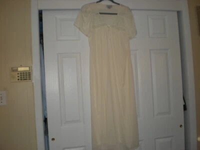 CAMISÓN LARGO BLANCO NYLON SUAVE BALI STUDIO - TALLA PEQUEÑA Foto 1 de 4