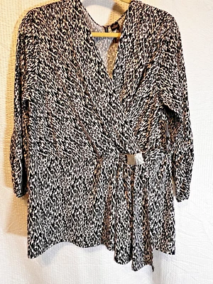 Mujer New Directions Cuello Envolvente Negro Estampado Leopardo Botón Acento Talla XL Hebilla Foto 1 de 4