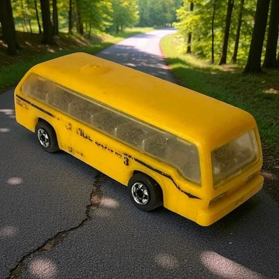 Autobús escolar Blackwall Rapid Transit 1981 Hot Wheels amarillo no. 3 ventanas transparentes Foto 1 de 4