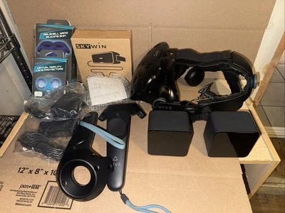 HTC Vive Virtual Reality Headset Set - Image 1 of 4