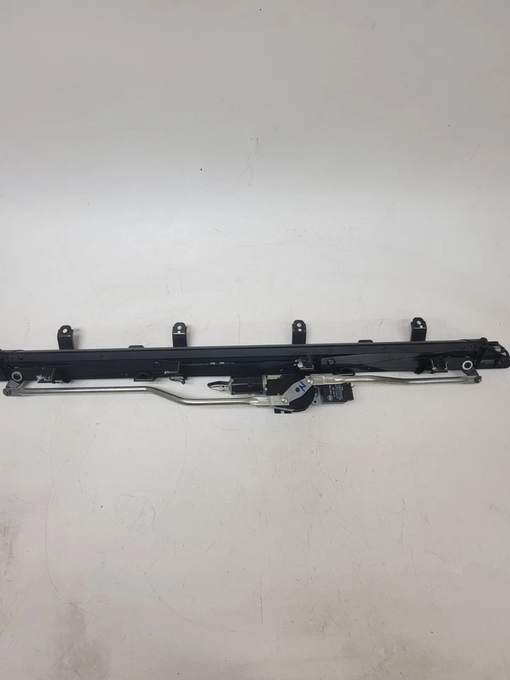 Infiniti M37 M56 Q70 Q70L 2011-2019 parabrisas trasero parasol montaje OEM Foto 1 de 4