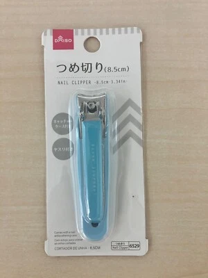 Cortaúñas Daiso con un platillo para atrapar las uñas y una lima para recortar la uña Foto 1 de 4