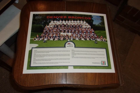 2009  DENVER BRONCOS TEAM PHOTO / POSTER 11" X 14 "  SIZE Cover