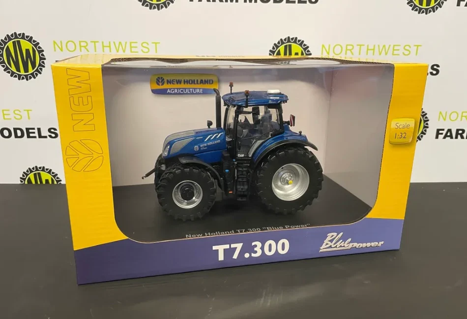 UNIVERSAL HOBBIES 6491 1:32 SCALE NEW HOLLAND T7.300 BLUE POWER - Image 1 of 1