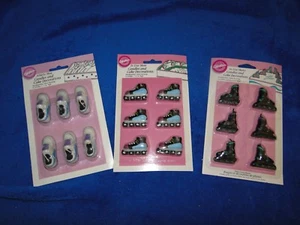 NUEVO WILTON DE COLECCIÓN PATINES EN LÍNEA Y ZAPATOS DEPORTIVOS PASTEL Y VELAS DE SUMINISTRO DE FIESTA, - Imagen 1 de 4