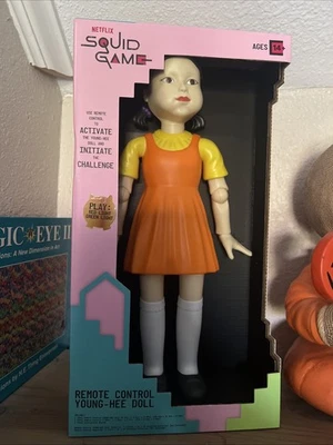 Netflix Juego de Calamares Control Remoto Young-Hee 15" Muñeca Luz Roja Luz Verde Nuevo Foto 1 de 4
