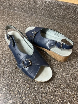 Sandalias David Tate Comfort para mujer 8 N de cuero azul marino sin cordones con cuña y eslinga trasera Foto 1 de 4