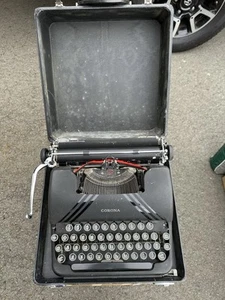 Macchina da scrivere e custodia Corona Sterling vintage anni '30 - funzionante - Foto 1 di 16