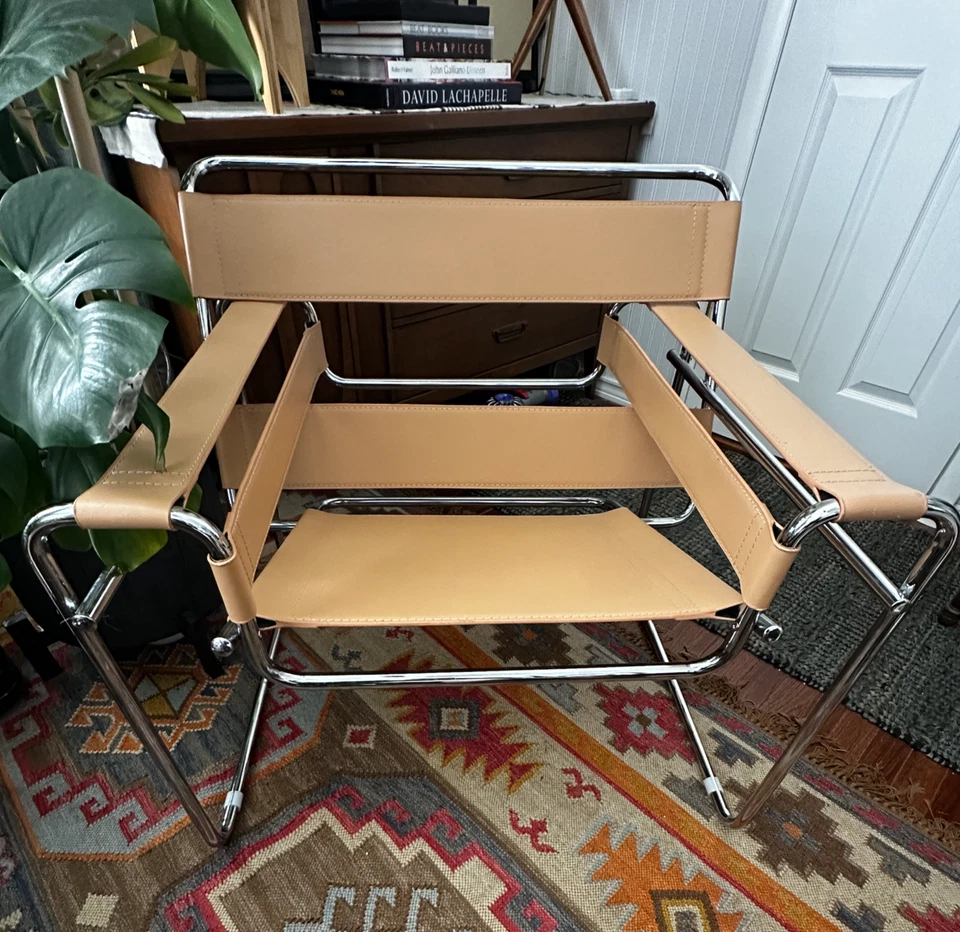 Silla Mid-Century Moderna de Cuero Tostado y Cromo Estilo Wassily Foto 1 de 4