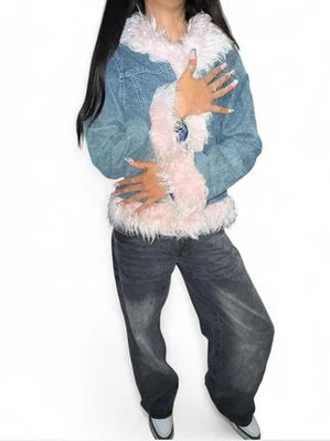 Abrigo vaquero vintage años 90/Y2K borde exterior con ribete de piel sintética rosa. Talla XL Foto 1 de 4