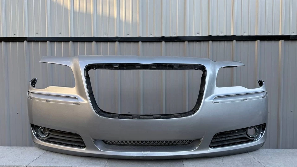 ❗️SIN ENVÍO ❗️PARACHOQUES DELANTERO CHRYSLER 300 PLATEADO 2011 2012 2013 2014 Foto 1 de 3