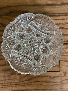 Vintage heavy cut crystal small candy dish w/ intricate pattern & Sawtooth rim - Picture 1 of 3