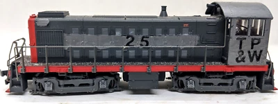 Atlas HO TP&W Alco S-3 Switch Engine #1025 Gray. Tested & Runs Smooth and Strong - Image 1 of 4