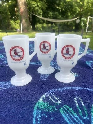 Juego de (3) tazas pedestal de vidrio esmerilado vintage ST. LOUIS CARDINALS 6" promoción IHOP Foto 1 de 4