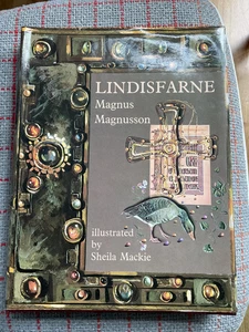 LINDISFARNE 1ST edition HB 1984 signed by Magnus Magnusson and Sheila Mackie vgc - Bild 1 von 5