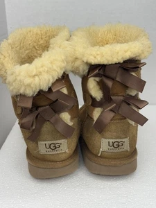 UGG Youth Girls Size 3 EU 35 Chestnut Bailey Bow II Lined Ankle Boots  - Picture 1 of 9