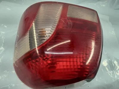 Conjunto de luz trasera derecha usada se adapta a: Toyota Echo 2000 grado B derecho Foto 1 de 4