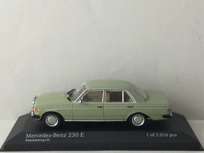Minichamps 1:43 Mercedes-Benz 230 E 1976-85 Green Modell Nr: 430 032204 - Immagine 1 di 4