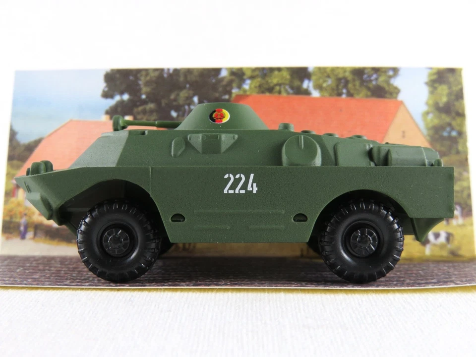 Mehlhose/Busch 210104002 Spähpanzerwagen SPW-40 P2 mit Turm u. Kanone "NVA" 1:87 - Bild 1 von 4