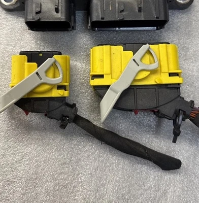 Plugues de sensor de impacto 2017 GMC Yukon Denali - Imagem 1 de 2