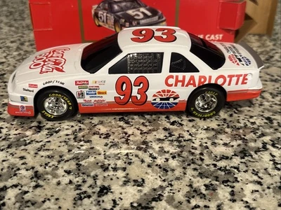Chevy Bank Racing Champions 1993 1:24 NASCAR #93 Coca-Cola 600  Foto 1 de 4