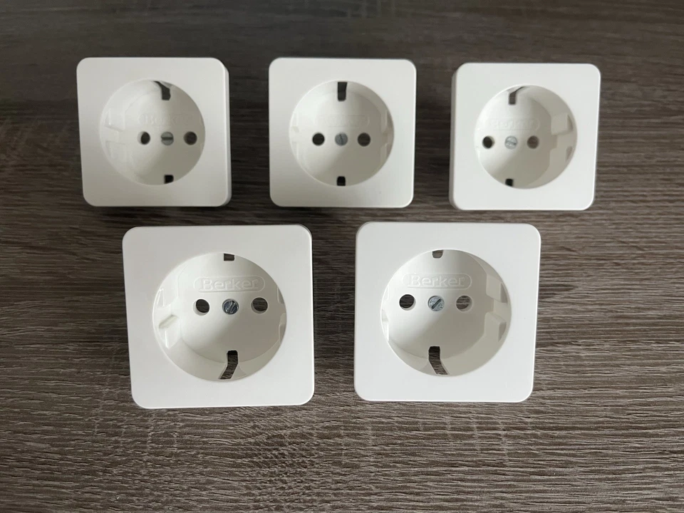 Berker Modul 2 Steckdosenabdeckung polarweiss Topzustand - Bild 1 von 1
