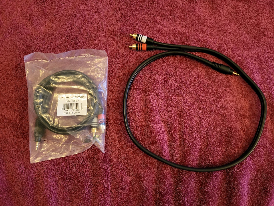 Cable adaptador RCA Monoprice de 3,5 mm a 2 machos - 3 pies - negro Foto 1 de 1