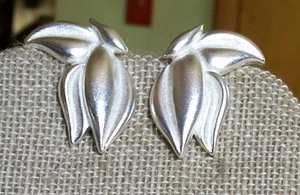 Pendientes Liz Claibourne Vintage Estate Clip On Diseñador Tono Plateado Hojas Firmados - Imagen 1 de 6