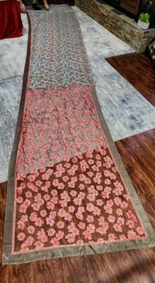 Antigo Saree indiano bordado flores feitas à mão seda 42× 195 polegadas  - Imagem 1 de 4
