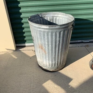 Vintage Galvanized Garbage Trash Can 20 Gal No Lid Primitive Prop Display PICKUP - Picture 1 of 5