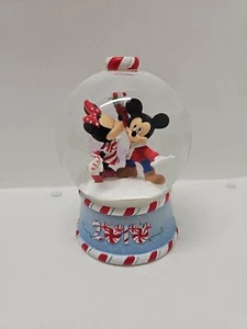 2010 Disney Stores Mickey Minnie Mouse Kissing Mistletoe Christmas Snowglobe (L) - Picture 1 of 9