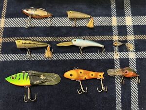 Vintage Lot of 8 Fishing Lures Plastic Crank Baits Mixed Lot & Carrying Case