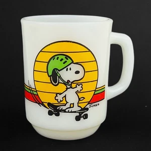 Vintage Anchor Hocking Fire King Milk Glass 1958 Snoopy Peanuts Mug - Picture 1 of 9