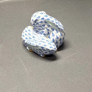 HEREND PAIR CUDDLING BUNNY RABBITS BLUE FISHNET 5324 - Picture 1 of 13