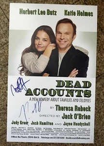 Katie Holmes & Norbert Leo Butz Firmado Muerto Cuentas Póster Ventana Tarjeta I - Picture 1 of 1