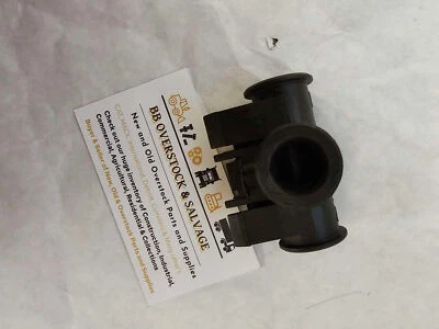 Оригинальный фитинг разделителя топлива Volvo 20436736 - Изображение 1 из 4