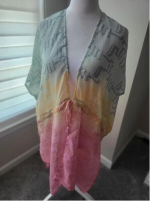 Cobertura Juicy Couture rosa amarelo verde - Imagem 1 de 4