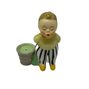 Estatuilla miniatura ojos de niño pequeño besos cerrados 4 pulgadas - Imagen 1 de 7