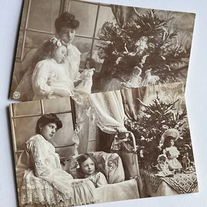Antigua RPPC Hermosa Postal de Navidad Madre e Hija Árbol Muñeca Juguetes - Imagen 1 de 17