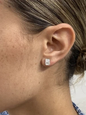 Aretes de diamantes radiantes de 2 quilates con certificación IGI IGI de oro blanco de 14 k Foto 1 de 4